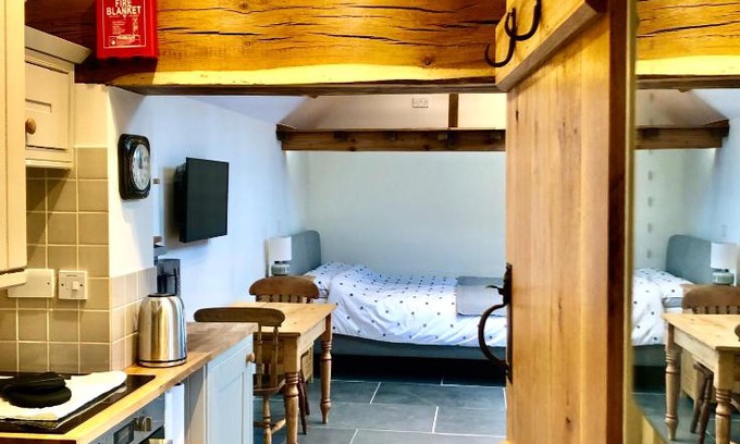 Melbourne Apartment | The Outhouse - Ground Floor Studio