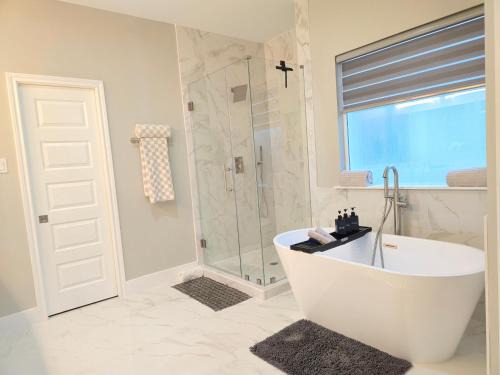 Southeast Houston House | The Pershing Pad is at a Central location 3BR Sleeps 10