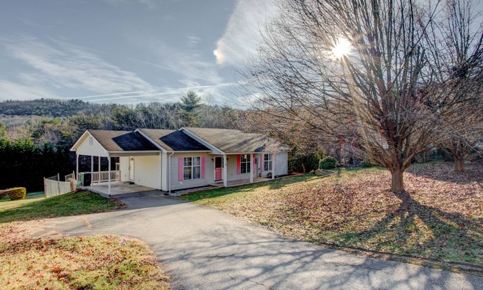 Oakley House | The Pink House on Floyd - 3 bedroom with hot tub, large deck, and fenced yard.