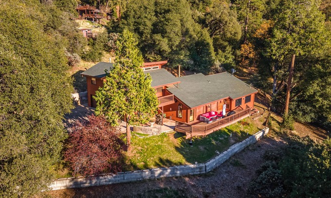 Oakhurst House | The Red Oasis