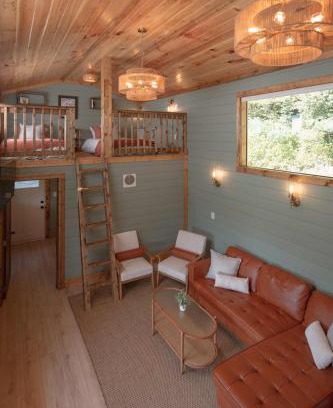 Lookout Valley Neighborhood Association House | The Red Roost Cabin