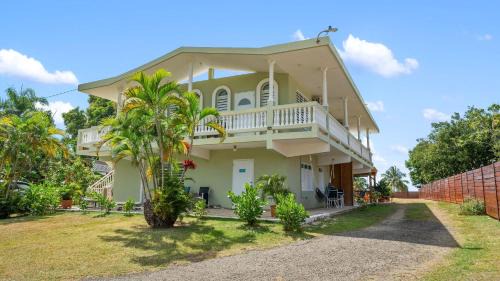 Rincon Apartment | The Reef 1 walking disntance to Steps Beach