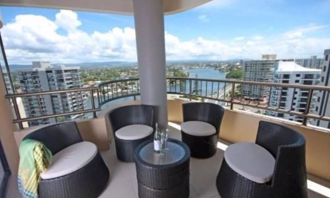 Surfers Paradise Apartment | The Regent Apartments