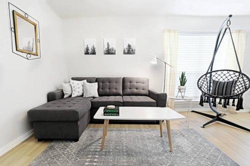 Old East Dallas Apartment | The Resting Space - FREE ARBORETUM TICKETS