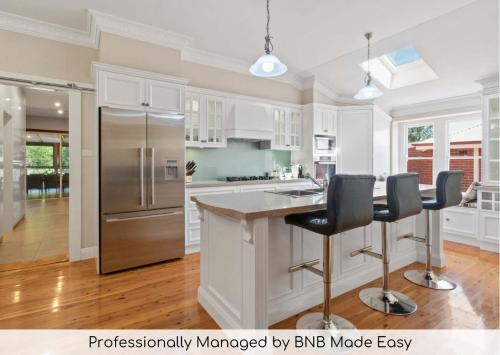 Turvey Park House | The Richardson - Spacious Entertaining, Sleeps 8