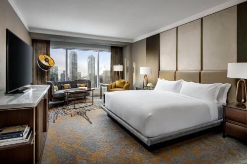 Toronto Entertainment District Hotel | The Ritz-Carlton, Toronto