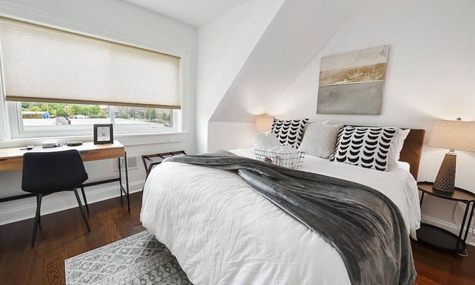 East Liberty House | The Riverview Room on Beatty