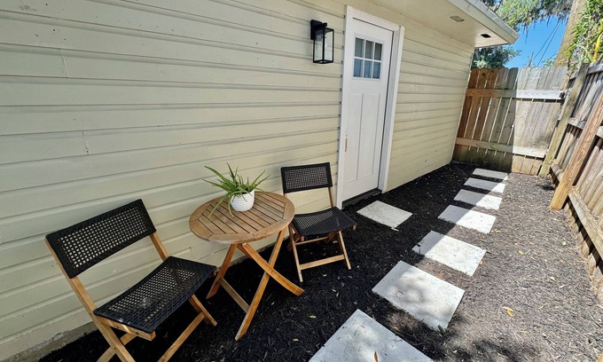 Sanford Cottage | The Sanford Foodie Guest House