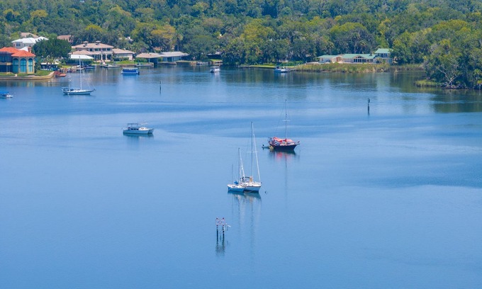 Crystal River House | The Scallop Inn - Waterfront Home on Kings Bay! Kayaks included.