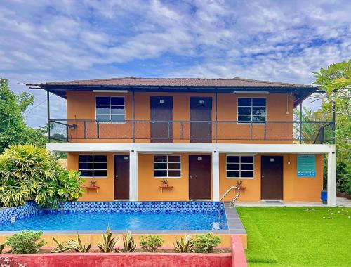 Alor Gajah Hotel | The Seashell Melaka Pool View Upper Room