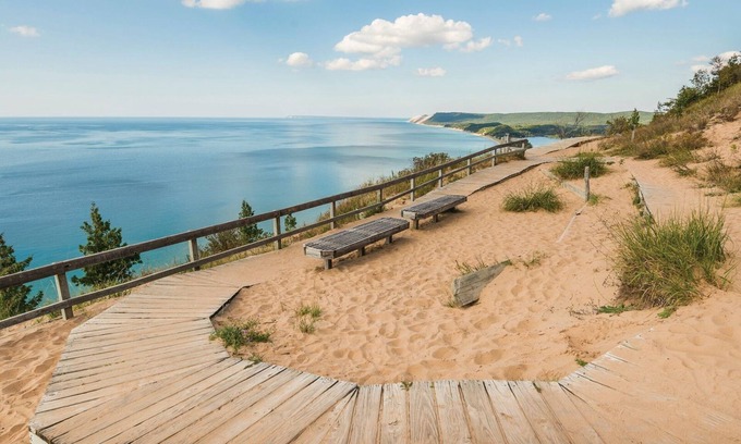 Acme Condo | The Shores Cozy Lakeside Condo Unit 5705