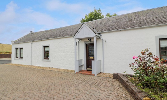 Stair Cottage | THE STABLES AT DALDORCH, pet friendly, with open fire in Tarbolton