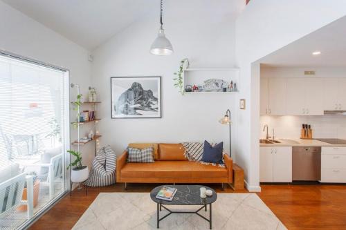 Fremantle Apartment | The Tannery Loft Walk To Beach & Cafes