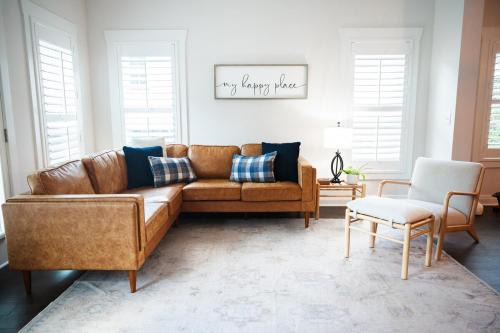 North Nashville House | The Teal Door Cottage-Spacious home with Kingsuite