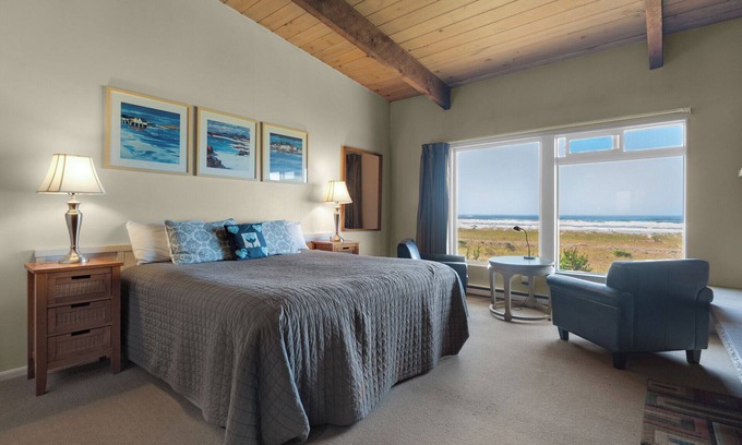 Seaside Apartment | The Tides by the Sea - Entire rental unit in Seaside, Oregon, United States