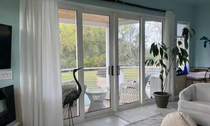 Charleston House | The Tree Top Terrace- is private, close to ocean & downtown on James Island.