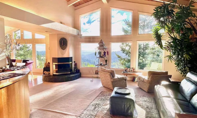 Los Gatos House | The Ultimate Retreat - Luxury, Nature, Convenience
