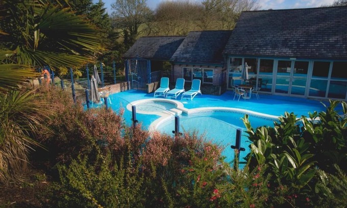 Carnon Downs Hotel | The Valley Cottages
