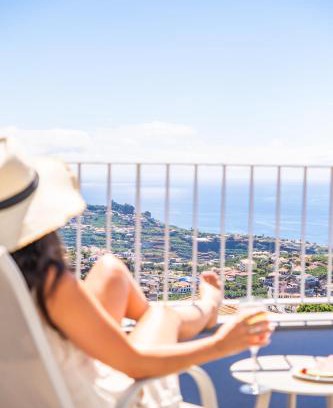 Camara de Lobos House | The Vinehill House