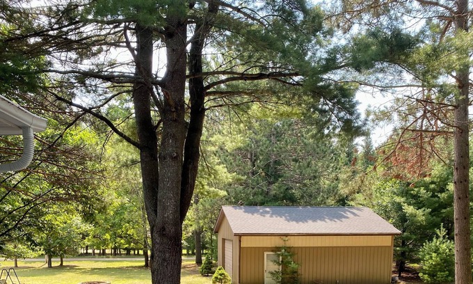 Higgins Lake House | The Wayfarer- Walk to Higgins Lake