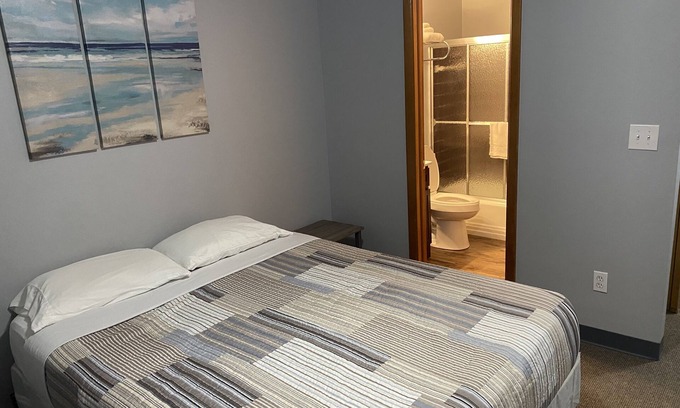 Geneva-on-the-Lake Apartment | The Weekender Unit #5