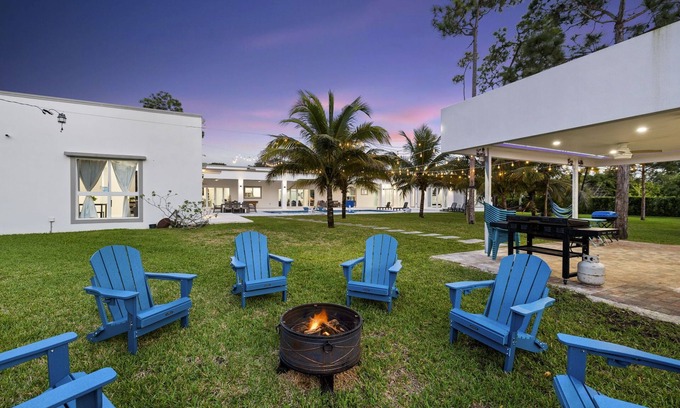 Princeton Villa | ≈The White House of Miami ≈Perfect for Families & Friends Vacations