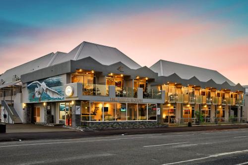 Kaikoura Hotel | The White Morph - Heritage Collection