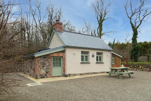 St Brides Apartment | The Woodland Retreat Pembrokeshire Dog-friendly
