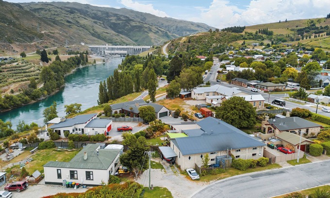 Clyde House | The Workshops - Clyde Holiday Home