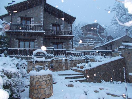 Mesaia Trikala House | Theasis suites-Ορεινή Φιλοξενία