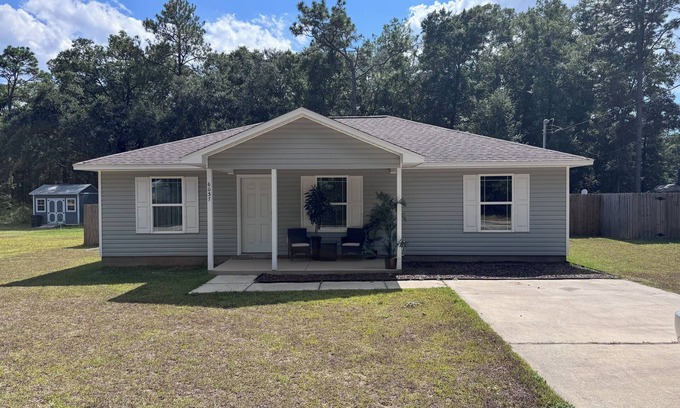 Milton House | This adorable 3 bedroom, 2 bath home is located in the heart of Milton, Florida.