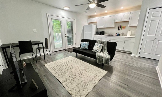 Reston Apartment | This guest suite is a 1 bedroom(s), 1 bathrooms, located in Reston, VA.