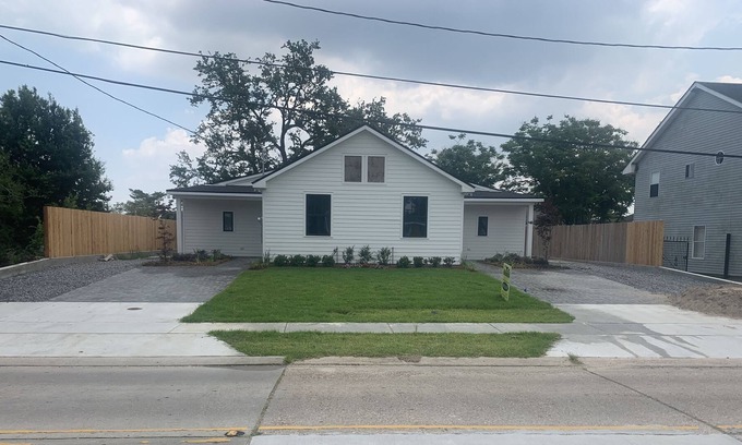 Jefferson Apartment | This property is located five minutes from Ochsner Hospital and universities.