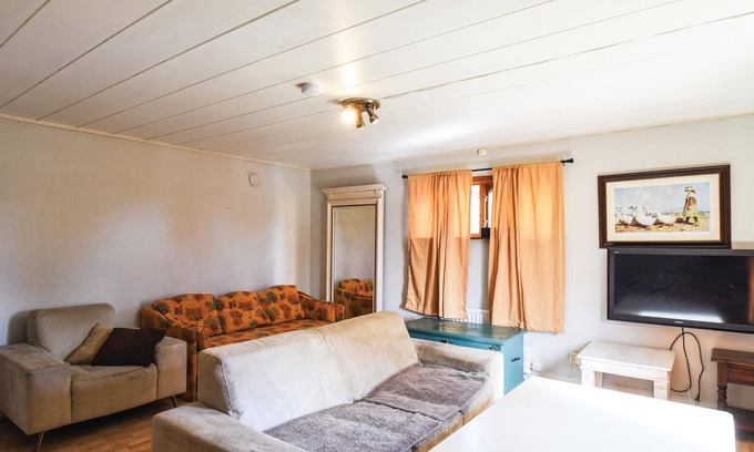 Dals Rostock House | This very cozy cottage is located on the slope to the nature reserve and hiking area Kroppefjäll.