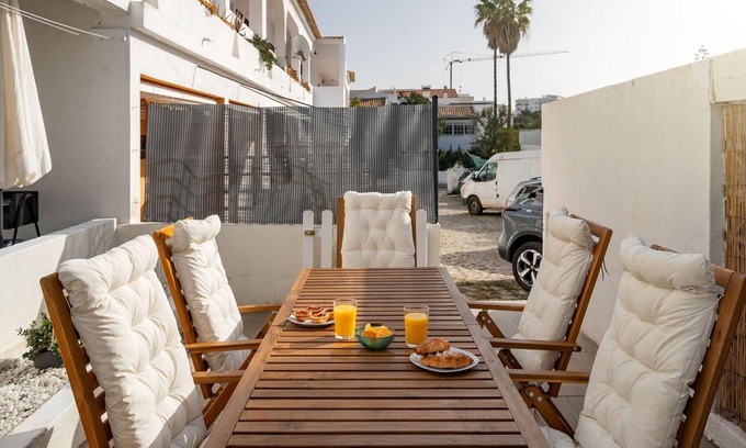 Quarteira Apartment | Three-bed House With Private Patio in Quarteira