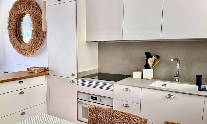 Llanca Apartment | Three-bedroom apartment in Llançà for 6 people 2 minutes from the beach