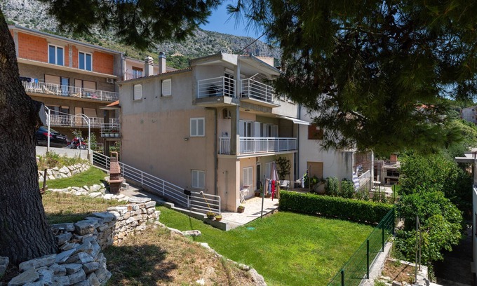 Stanici Apartment | Three bedroom apartment with balcony and sea view Stanići, Omiš (A-11421-a)