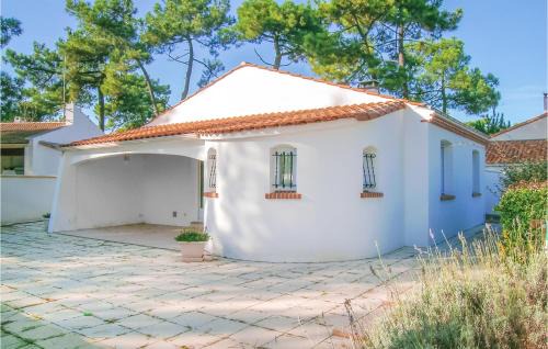La Tranche-sur-Mer House | Three-Bedroom Holiday Home In La Tranche Sur Mer