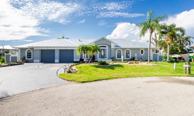Gulf Cove House | Three bedroom, two bathroom home located on the Myakka River.