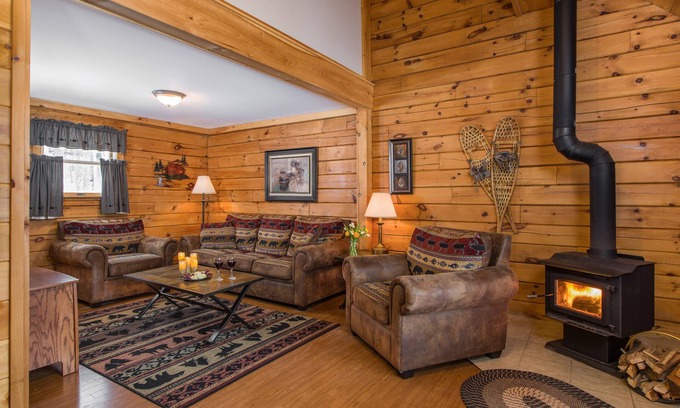 Jeffersonville Cabin | Three-Bedroom Wilderness Cabin near Smuggler's Notch