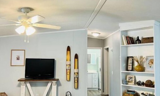 Russellville Cottage | Three Little Birds Canal Cottage