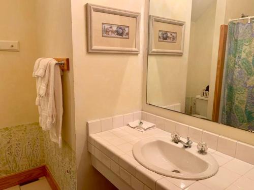 Ocracoke Hotel | Thurston House Inn