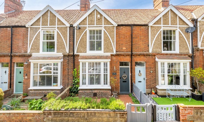 Overstrand Apartment | Tide Cottage (O), Overstrand, Norfolk