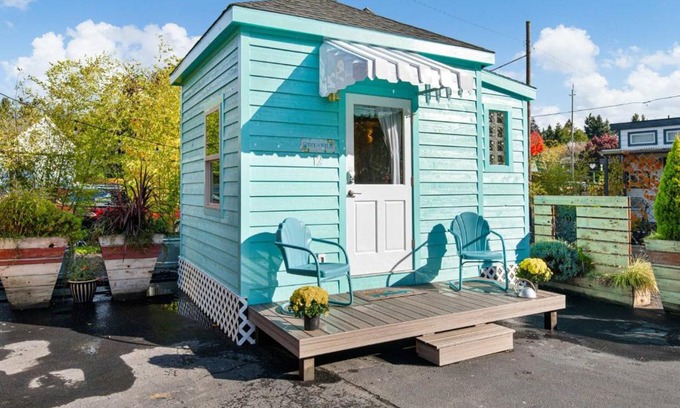 Kerns House | Tiny Digs Rock N Roll House