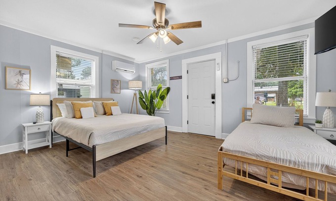 South Pensacola Cottage | Tiny Haven Unwind in Pensacola