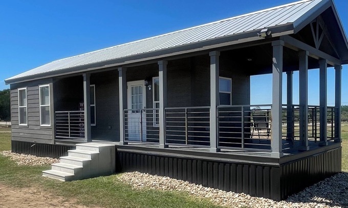 Lampasas House | Tiny Home- Dog Friendly, Gated Yard