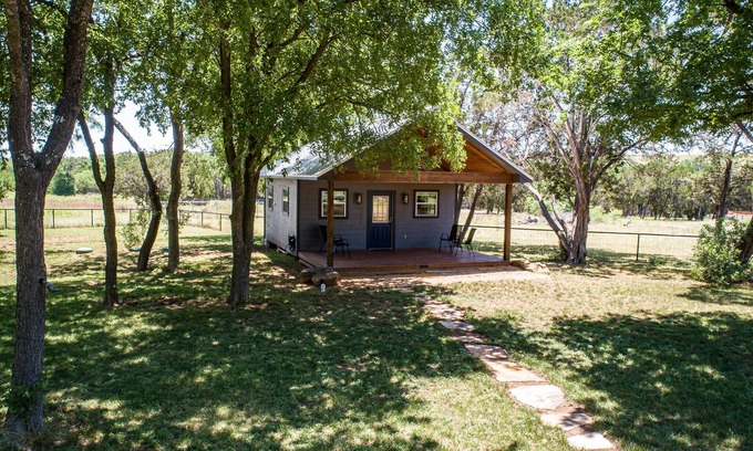 Canyon Lake Apartment | Tiny Home in Canyon Lake 5 mins to Lake & River, Prime Area, Pet Friendly!