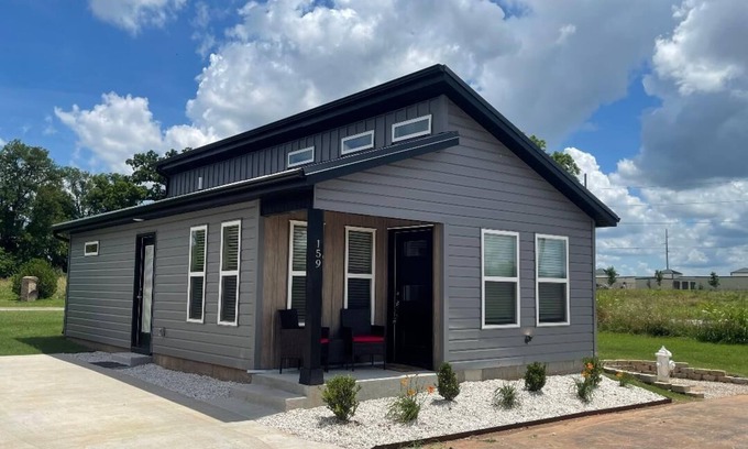 Centerton House | Tiny Home near MTB Trails, Wal-Mart HQ, Sleeps 6