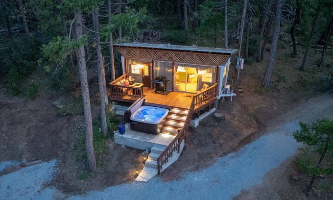 Oakhurst House | Tiny home with spa/firepit/and more!