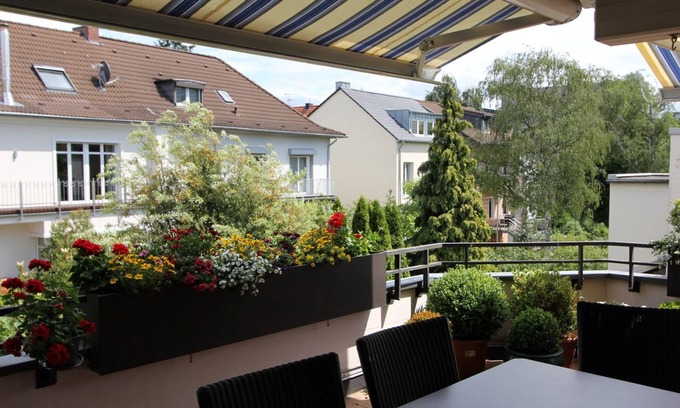 Lindenthal Apartment | Top apartment in the university district, close to the center, 2 bedrooms, balcony, private parking space